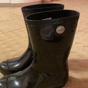 Black Ugg rain boots
